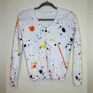 Decker Luxe Colorful Paint Splatter V-neck Distressed Trim Sweater in White XS